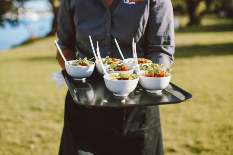 waitress serving2